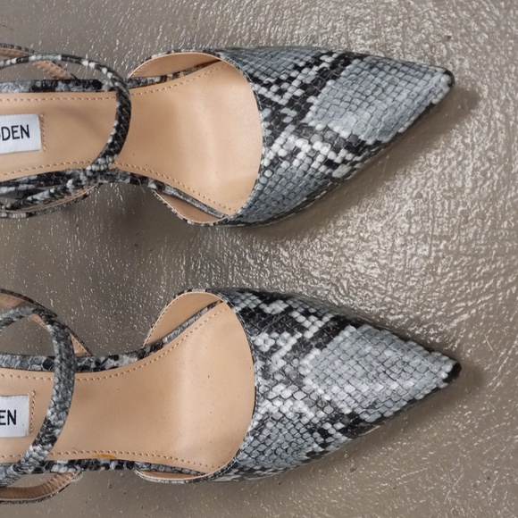 Steve Madden Snake Skin Print, Gray,Black& White Heels - Picture 7 of 10